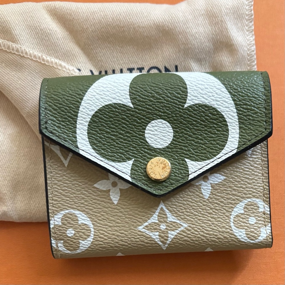 Louis Vuitton Giant Monogram Small Wallet Zoe Kaki